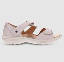 Load image into Gallery viewer, Revere Geneva Pebble Leather Sandal (M)
