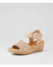 Load image into Gallery viewer, Ziera Killion XW Camel Leather Sandal
